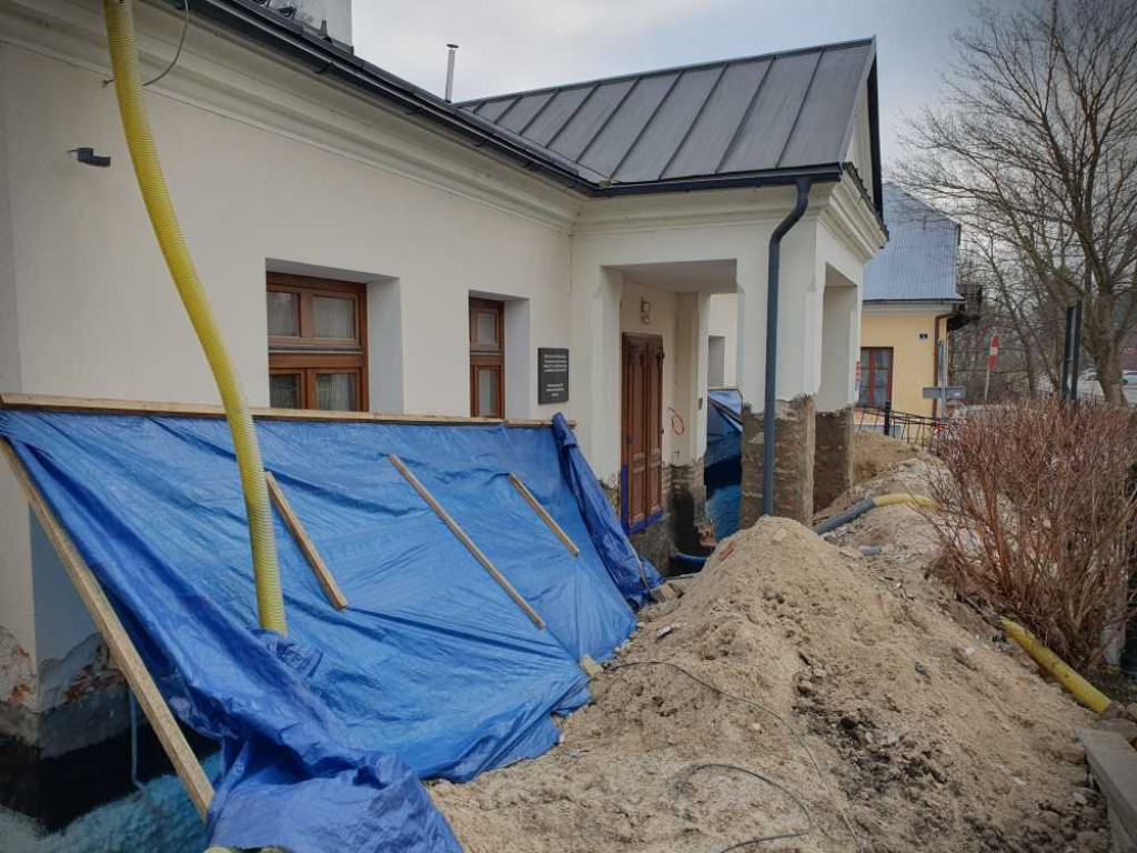 Gdzieś w Hrubieszowie... Remont dworku przy ul. Staszica [ZDJĘCIA]