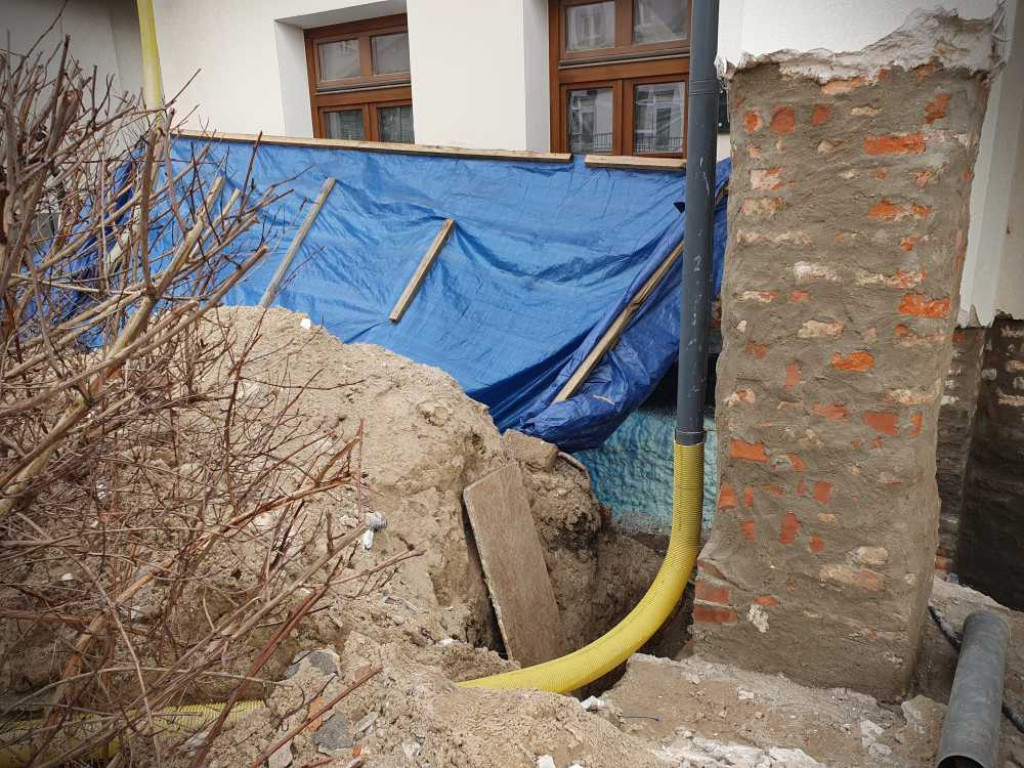 Gdzieś w Hrubieszowie... Remont dworku przy ul. Staszica [ZDJĘCIA]