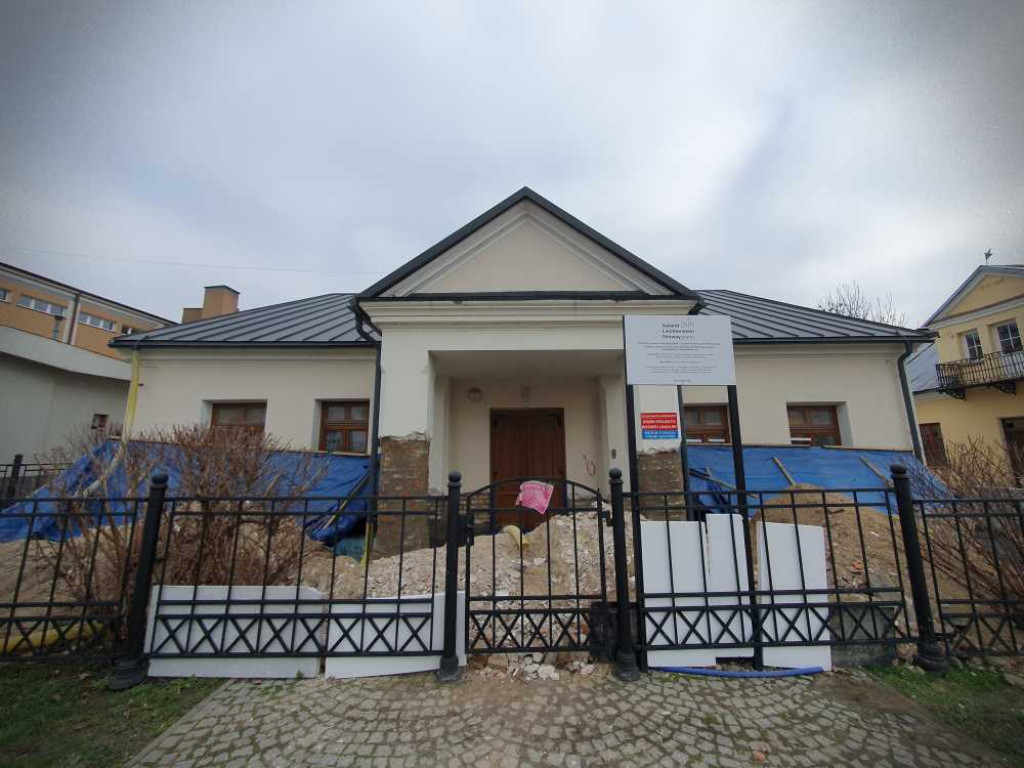 Gdzieś w Hrubieszowie... Remont dworku przy ul. Staszica [ZDJĘCIA]