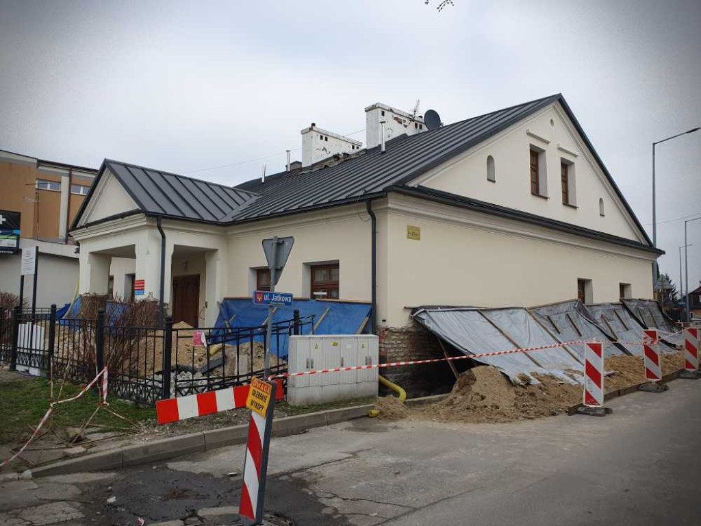 Gdzieś w Hrubieszowie... Remont dworku przy ul. Staszica [ZDJĘCIA]