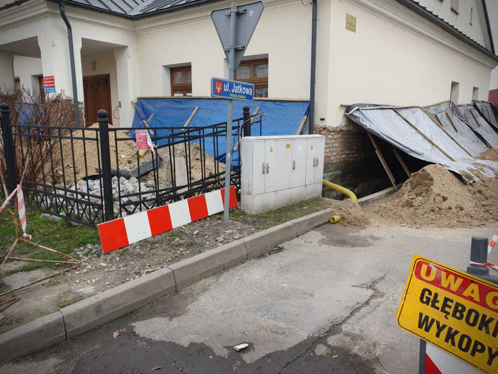 Gdzieś w Hrubieszowie... Remont dworku przy ul. Staszica [ZDJĘCIA]