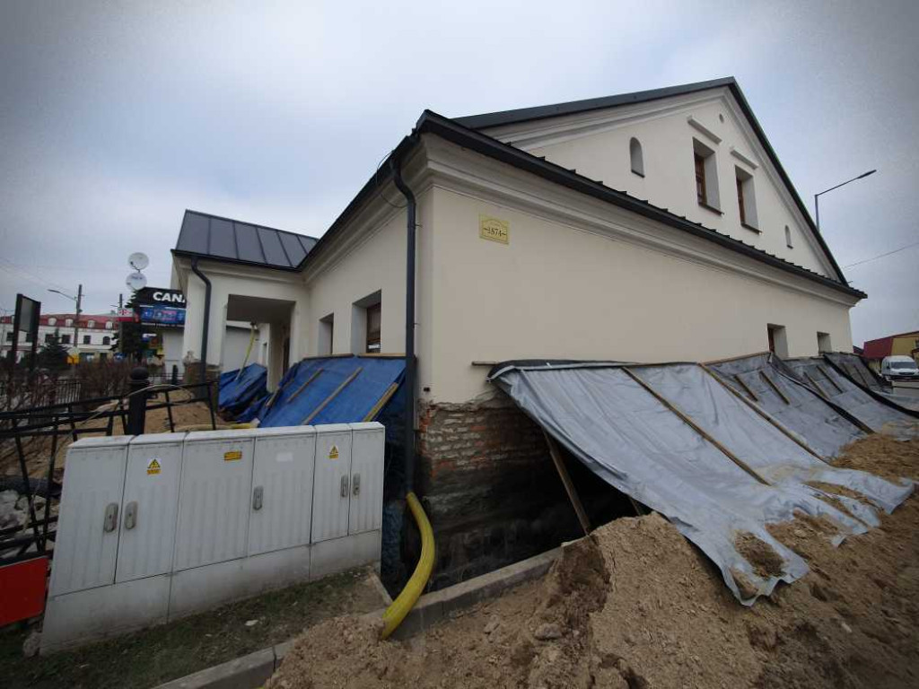 Gdzieś w Hrubieszowie... Remont dworku przy ul. Staszica [ZDJĘCIA]