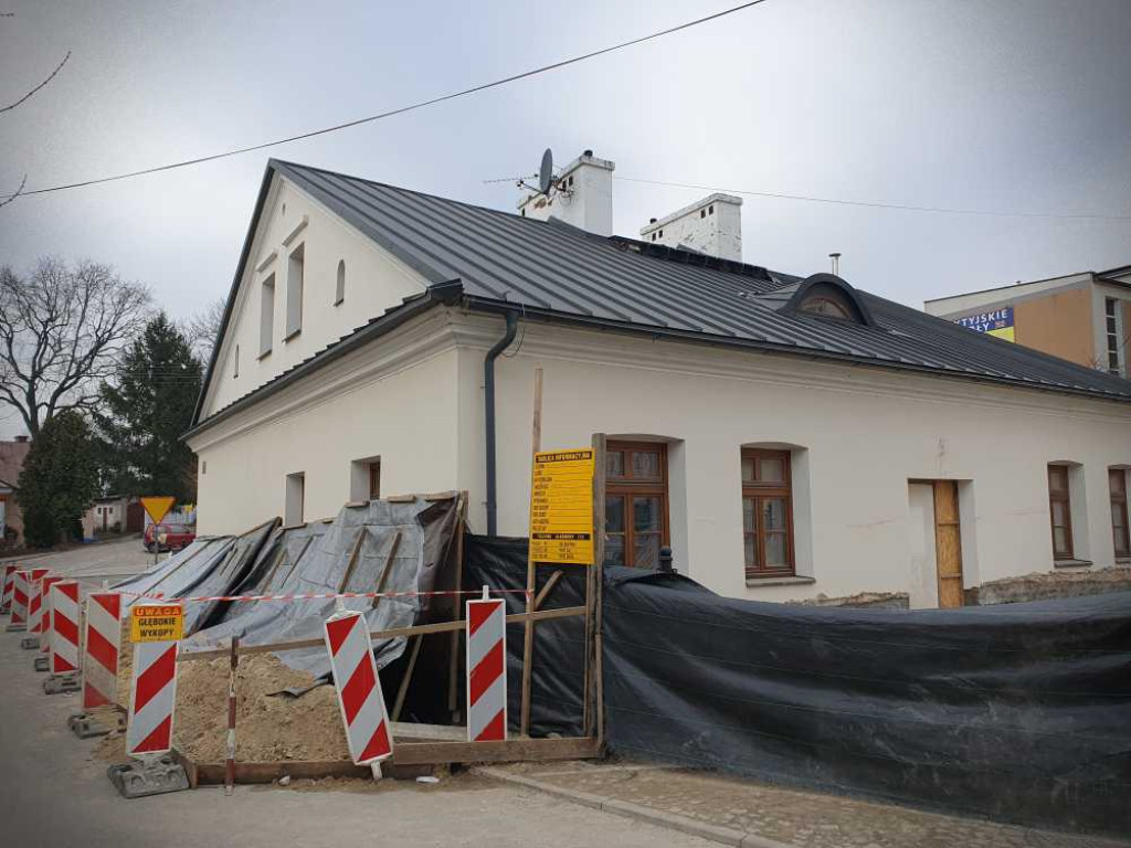 Gdzieś w Hrubieszowie... Remont dworku przy ul. Staszica [ZDJĘCIA]