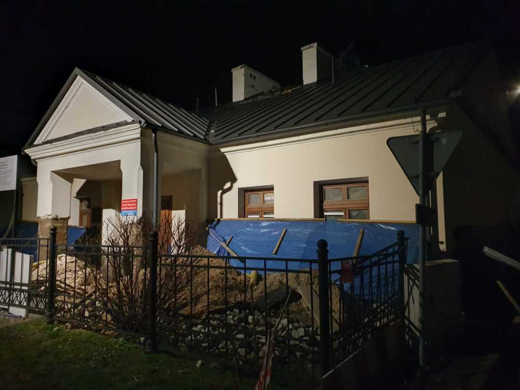 Gdzieś w Hrubieszowie... Remont dworku przy ul. Staszica [ZDJĘCIA]
