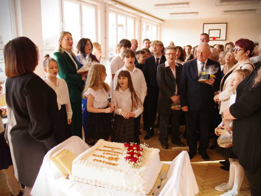 50 lat minęło... Jubileusz szkoły w Wiszniowie [ZDJĘCIA]