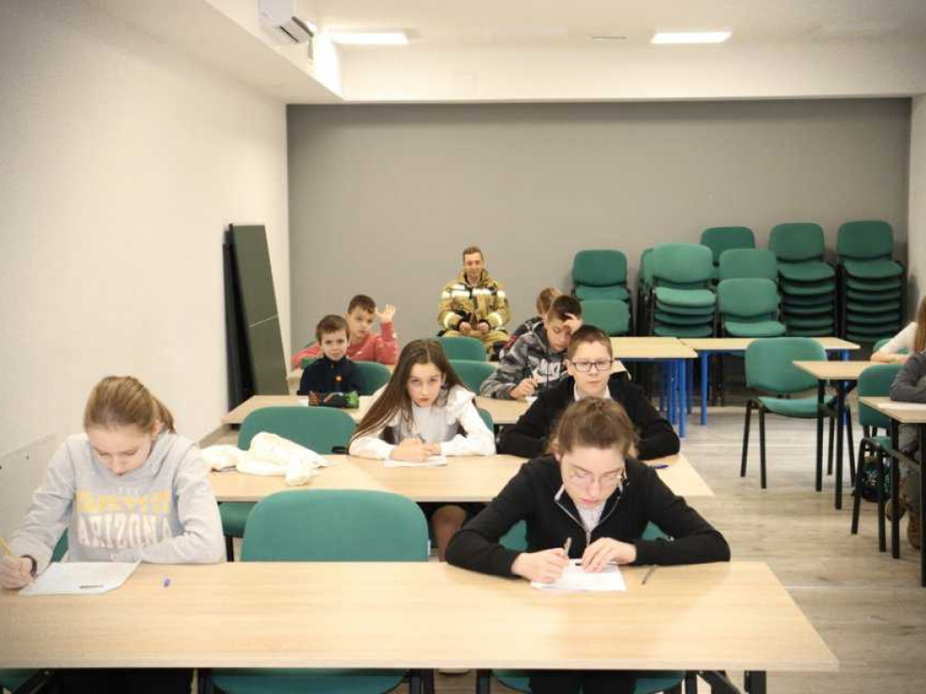 Młodzież zapobiega pożarom [ZDJĘCIA]
