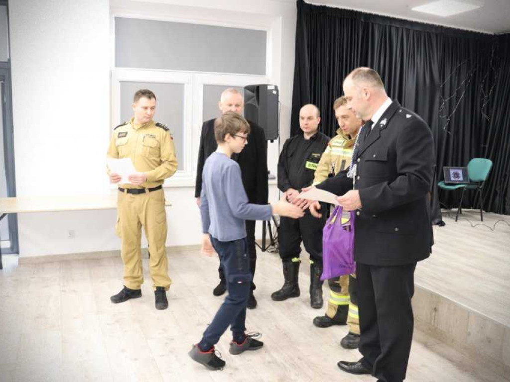 Młodzież zapobiega pożarom [ZDJĘCIA]