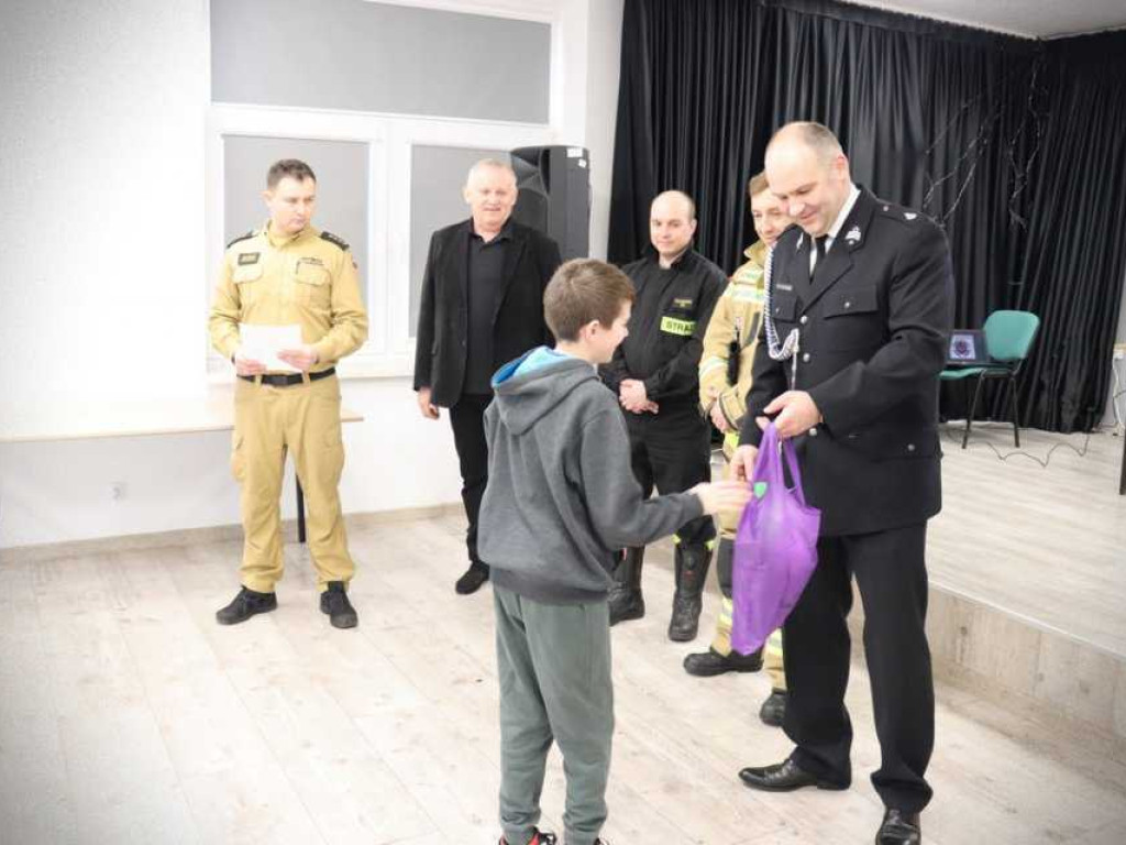Młodzież zapobiega pożarom [ZDJĘCIA]