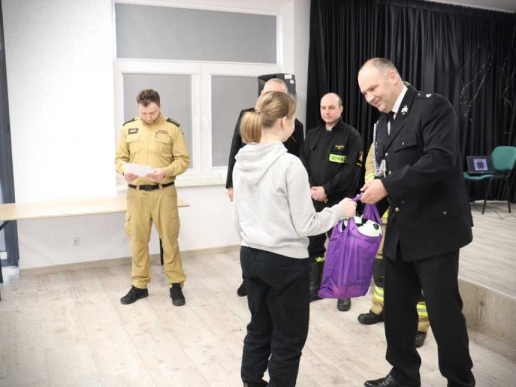 Młodzież zapobiega pożarom [ZDJĘCIA]