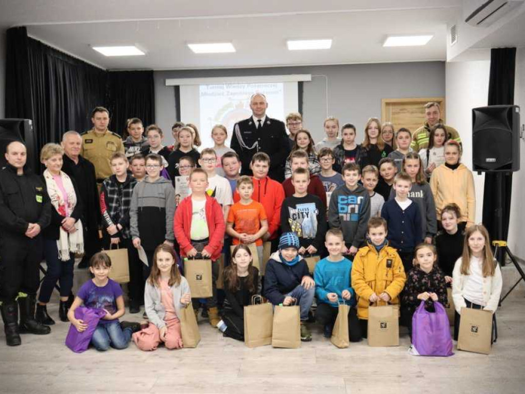 Młodzież zapobiega pożarom [ZDJĘCIA]