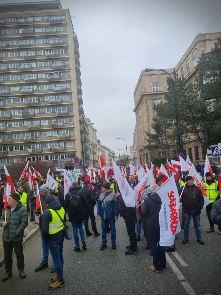 Hrubieszowscy rolnicy na proteście w Warszawie [ZDJĘCIA]