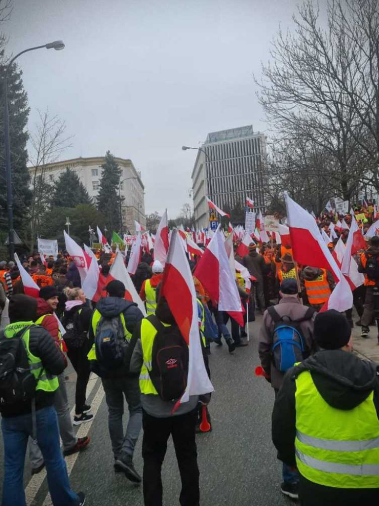 Hrubieszowscy rolnicy na proteście w Warszawie [ZDJĘCIA]
