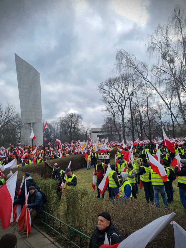Hrubieszowscy rolnicy na proteście w Warszawie [ZDJĘCIA]