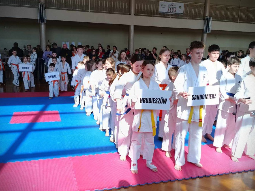 Hrubieszowscy karatecy z medalami [ZDJĘCIA]
