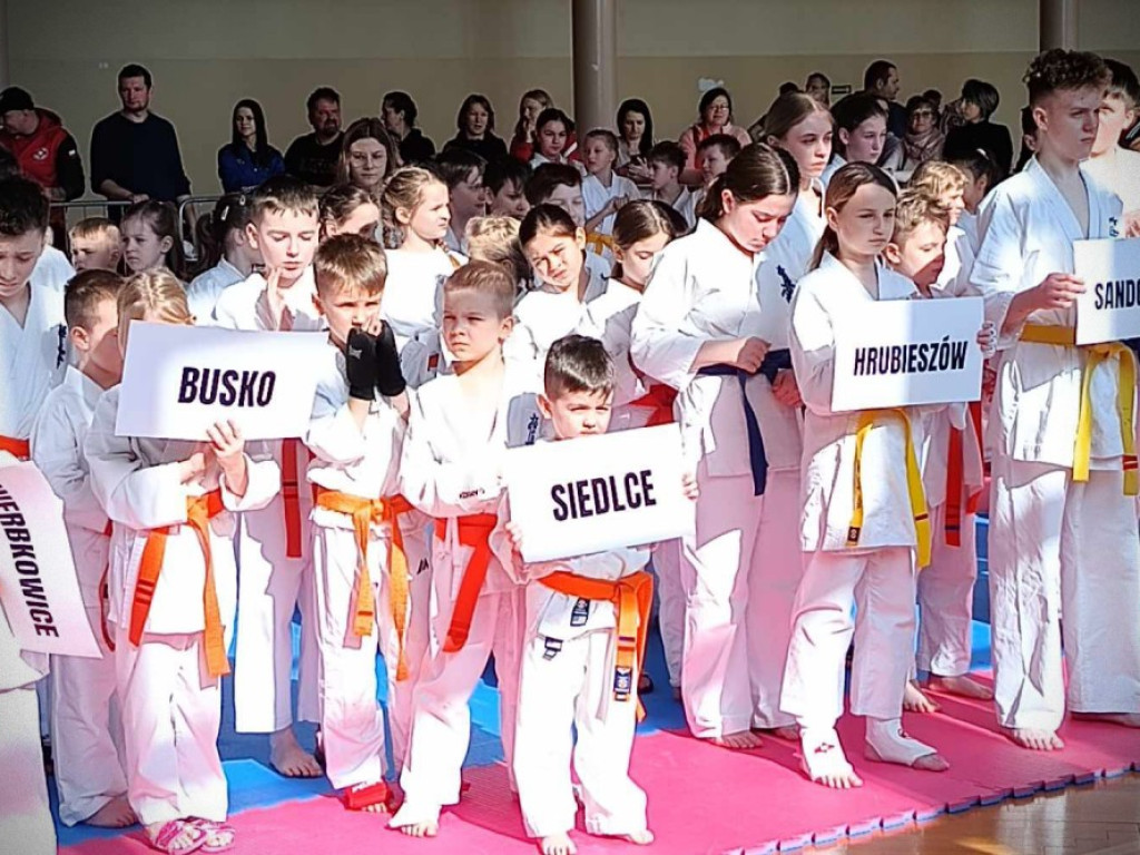 Hrubieszowscy karatecy z medalami [ZDJĘCIA]