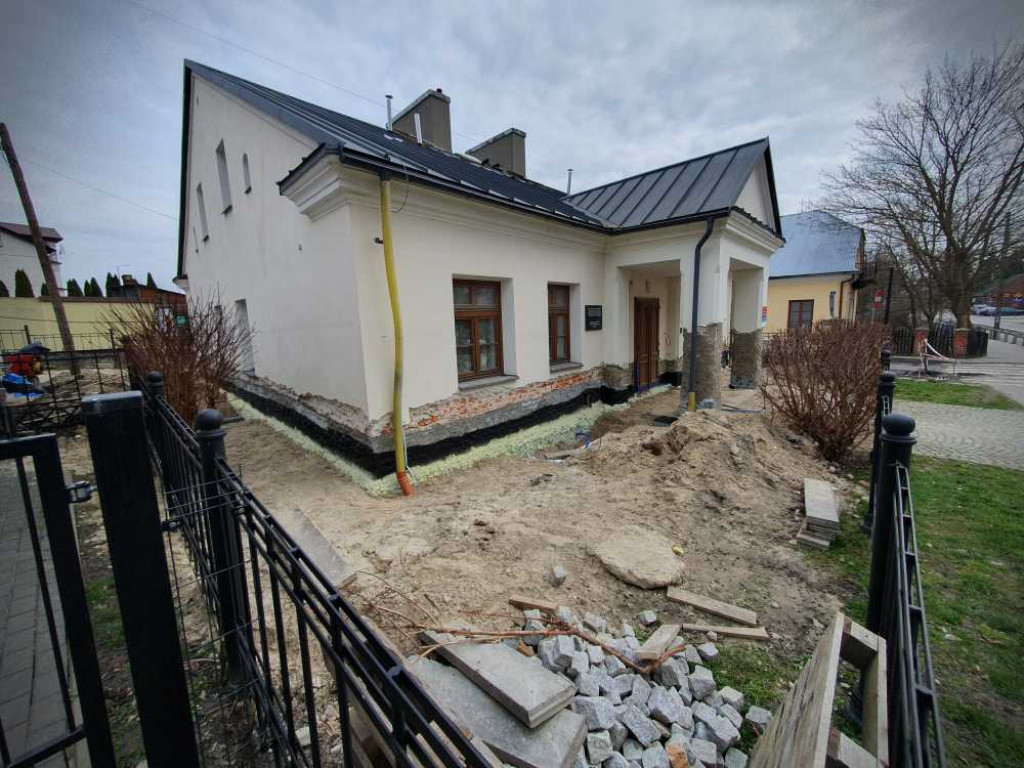 Hrubieszów: Remont dworku [ZDJĘCIA]