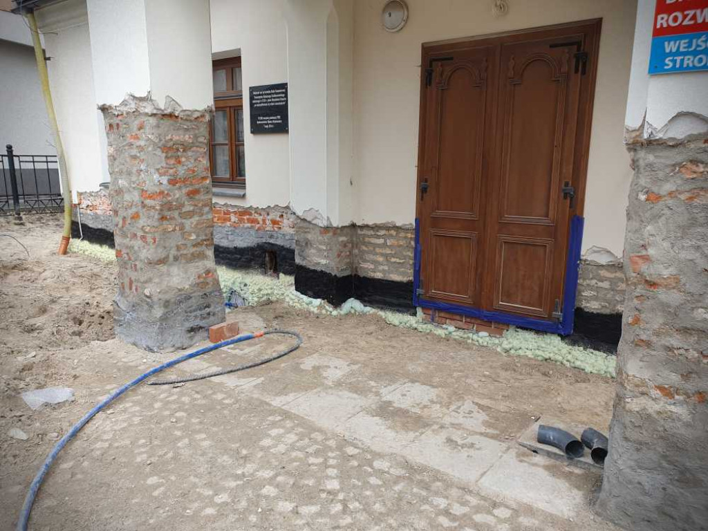 Hrubieszów: Remont dworku [ZDJĘCIA]