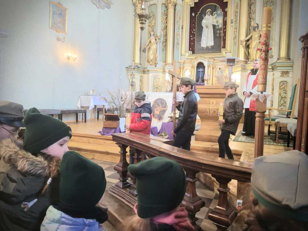 Harcerska Droga Krzyżowa [ZDJĘCIA]