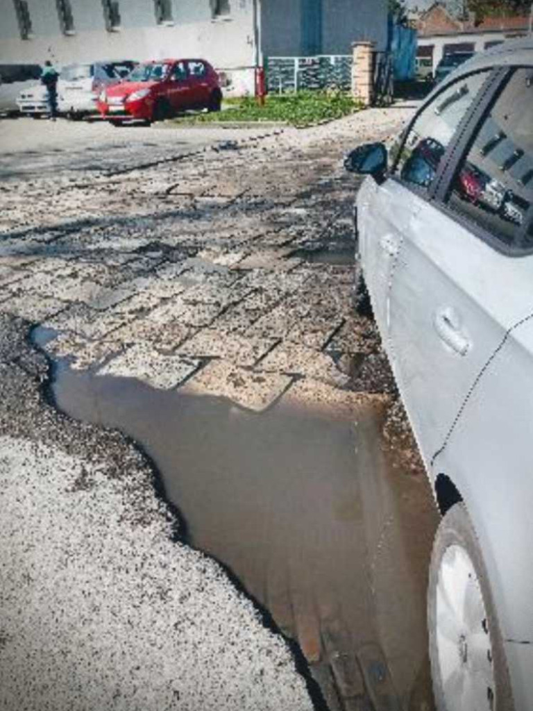 Hrubieszów: Kto i kiedy wyremontuje niebezpieczny wjazd do poczty? [ZDJĘCIA]