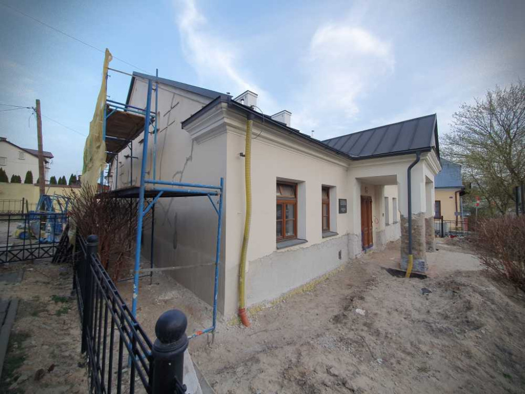 Hrubieszów: Trwa remont dworku [ZDJĘCIA]