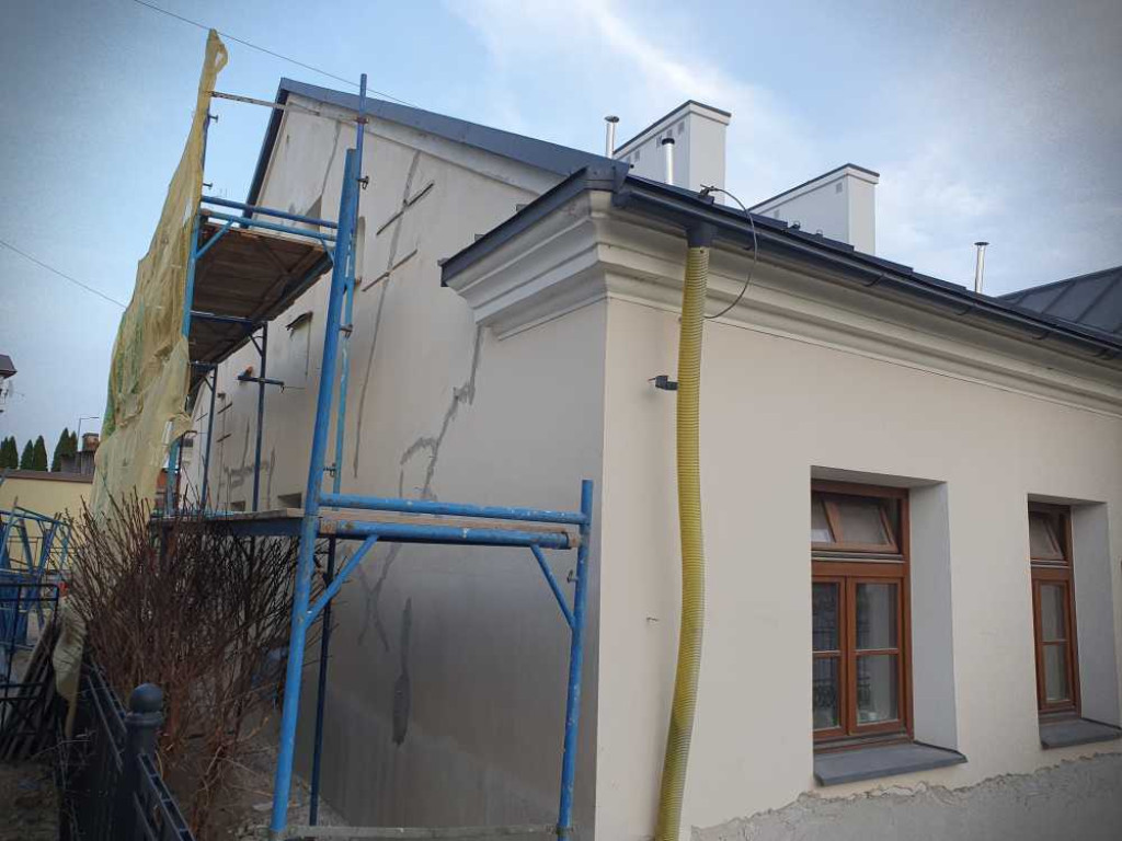 Hrubieszów: Trwa remont dworku [ZDJĘCIA]