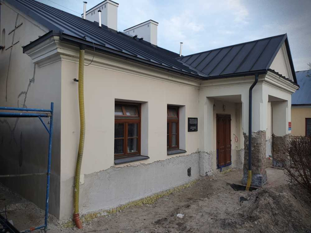 Hrubieszów: Trwa remont dworku [ZDJĘCIA]