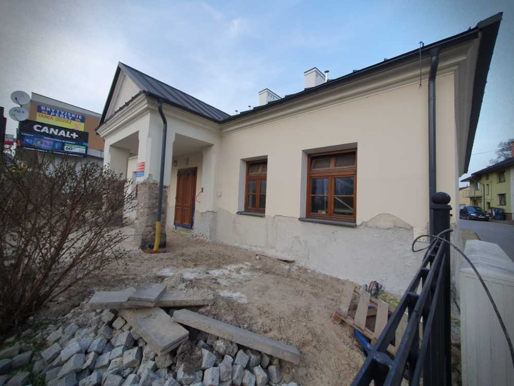Hrubieszów: Trwa remont dworku [ZDJĘCIA]