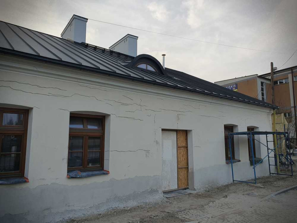 Hrubieszów: Trwa remont dworku [ZDJĘCIA]