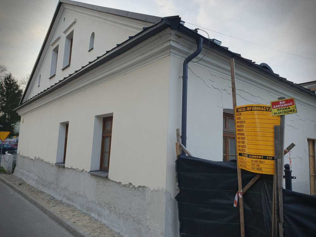 Hrubieszów: Trwa remont dworku [ZDJĘCIA]