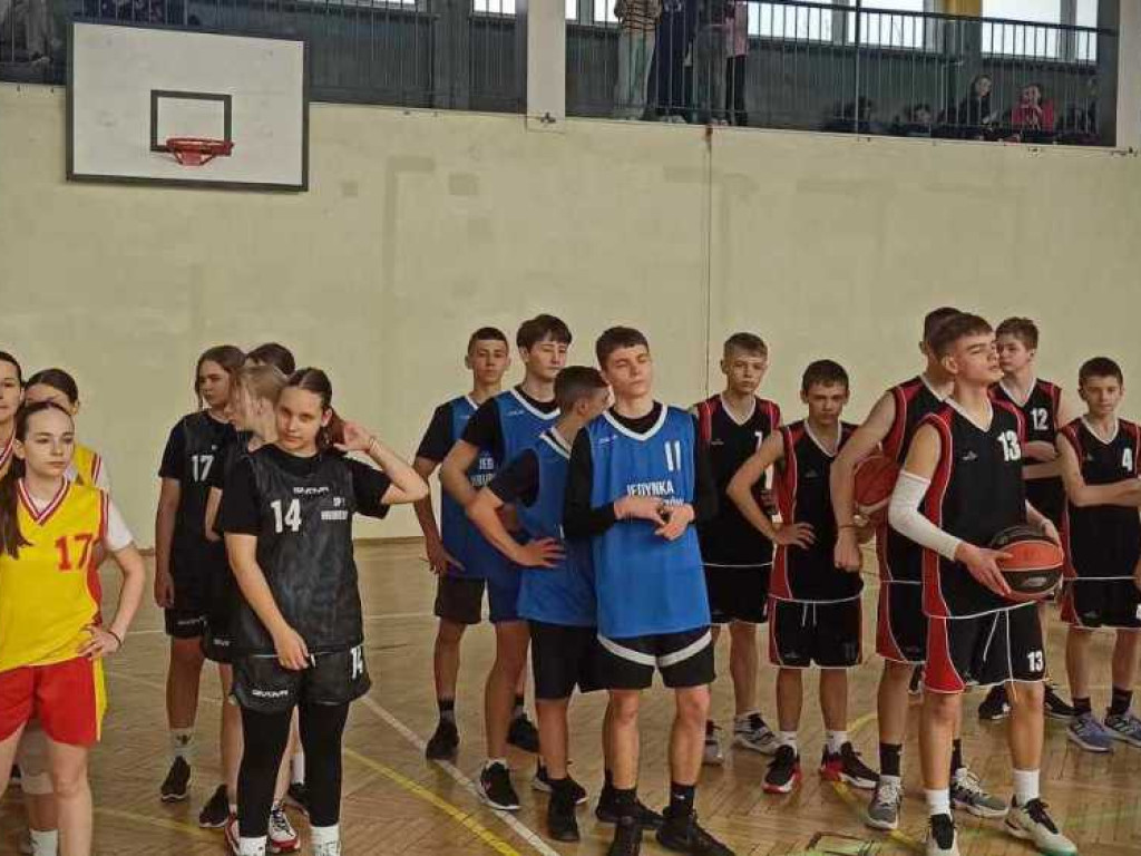 Dziewczęta i chłopcy z Trójki mistrzami powiatu w koszykówce 3x3 [ZDJĘCIA]