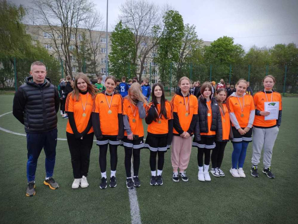 Dziewczęta z Jedynki oraz chłopcy z Werbkowic mistrzami powiatu w piłce nożnej [ZDJĘCIA]