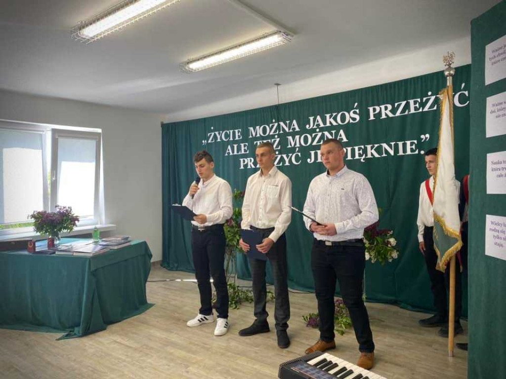 Hrubieszów: Pożegnanie maturzystów ZS nr 4 [ZDJĘCIA]