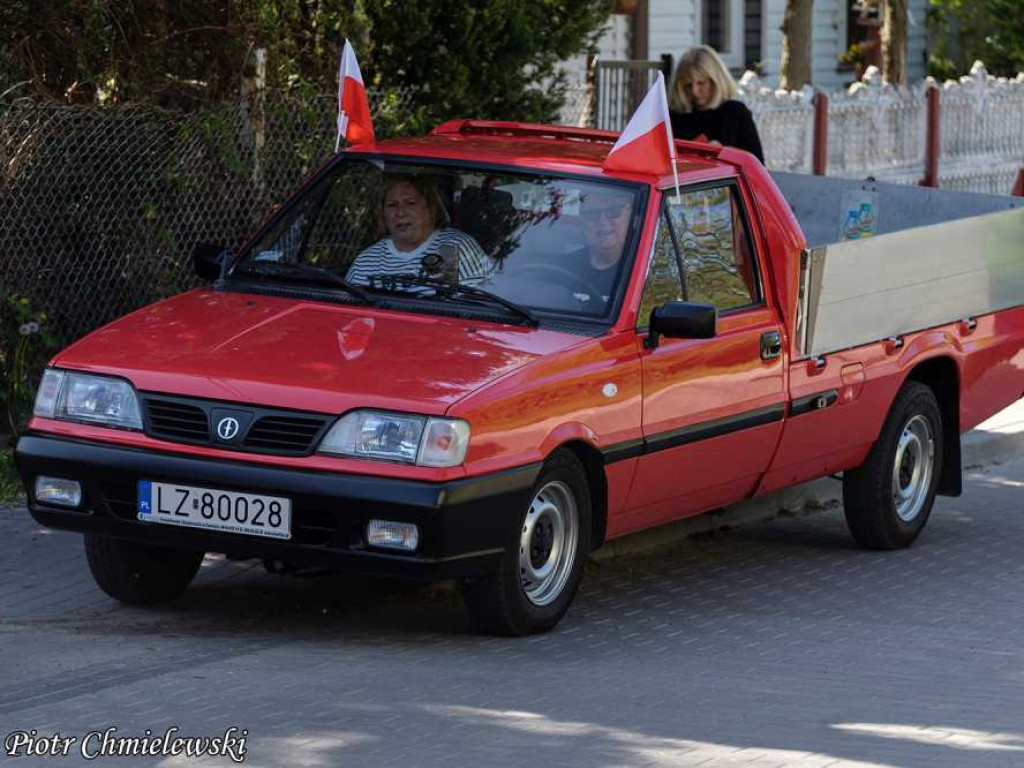 1-Majowa Motoparada Klasyków w Zamościu. Najładniejszym samochodem uznano Syrenę 105 Bosto Krzysztofa Leśniaka z Wiszniowa [ZDJĘCIA]