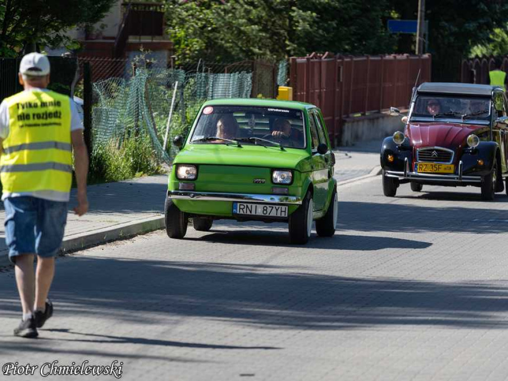 1-Majowa Motoparada Klasyków w Zamościu. Najładniejszym samochodem uznano Syrenę 105 Bosto Krzysztofa Leśniaka z Wiszniowa [ZDJĘCIA]