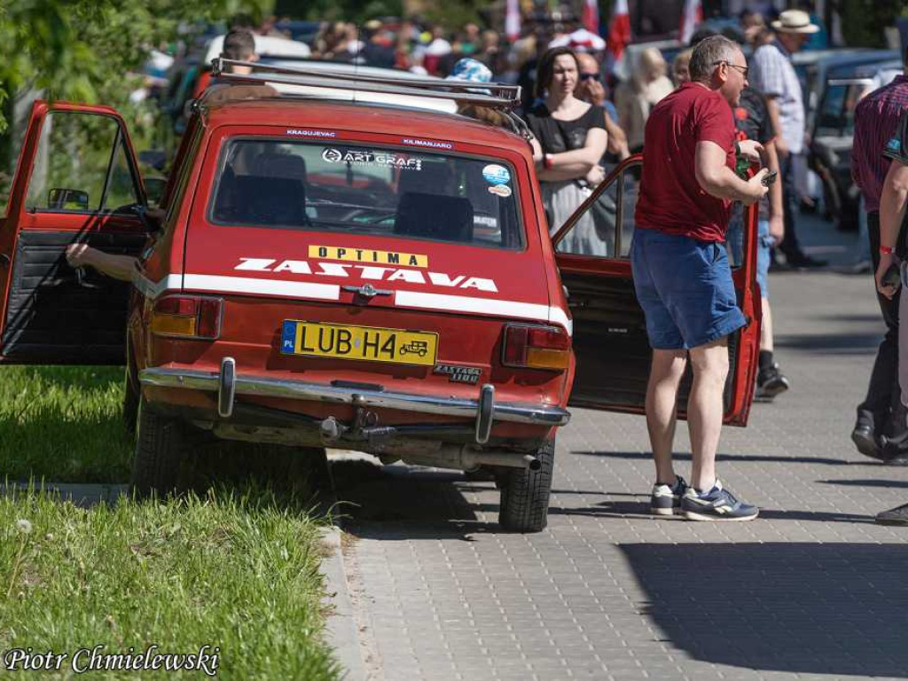 1-Majowa Motoparada Klasyków w Zamościu. Najładniejszym samochodem uznano Syrenę 105 Bosto Krzysztofa Leśniaka z Wiszniowa [ZDJĘCIA]