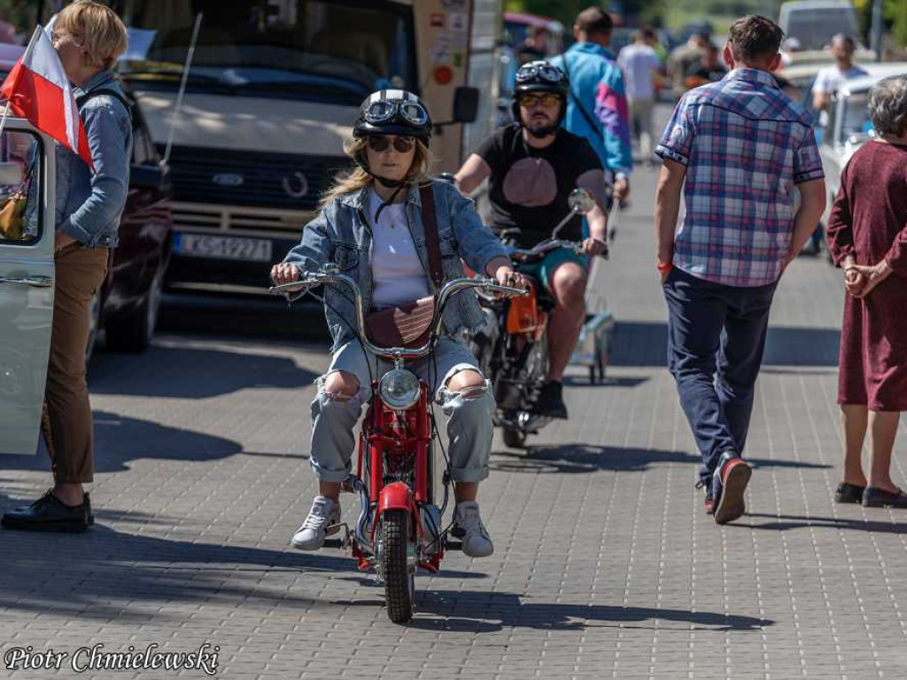 1-Majowa Motoparada Klasyków w Zamościu. Najładniejszym samochodem uznano Syrenę 105 Bosto Krzysztofa Leśniaka z Wiszniowa [ZDJĘCIA]