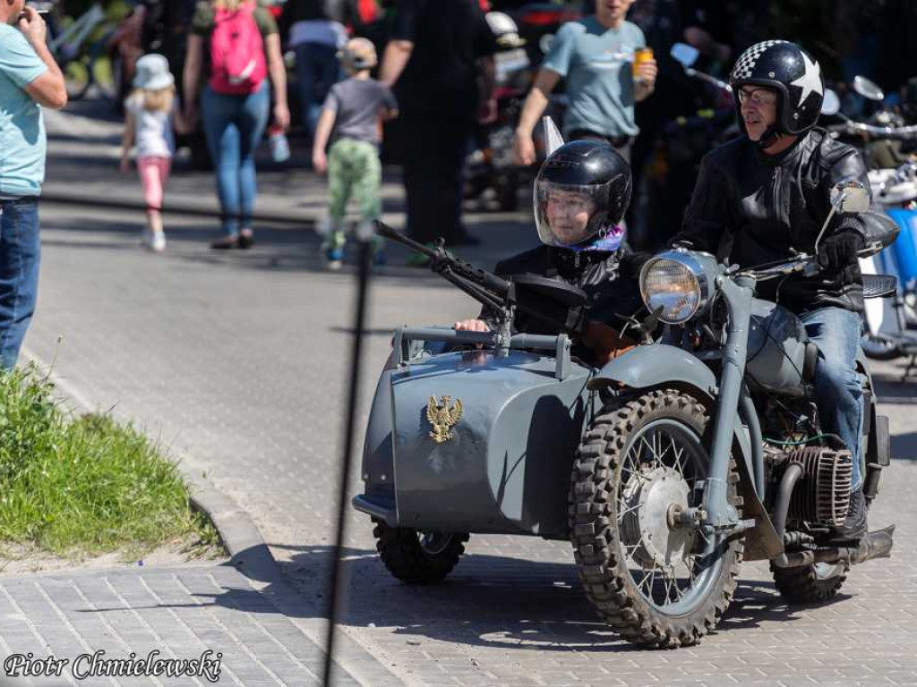 1-Majowa Motoparada Klasyków w Zamościu. Najładniejszym samochodem uznano Syrenę 105 Bosto Krzysztofa Leśniaka z Wiszniowa [ZDJĘCIA]