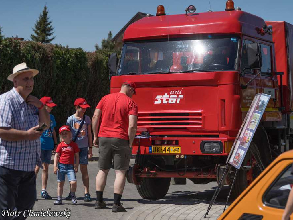 1-Majowa Motoparada Klasyków w Zamościu. Najładniejszym samochodem uznano Syrenę 105 Bosto Krzysztofa Leśniaka z Wiszniowa [ZDJĘCIA]