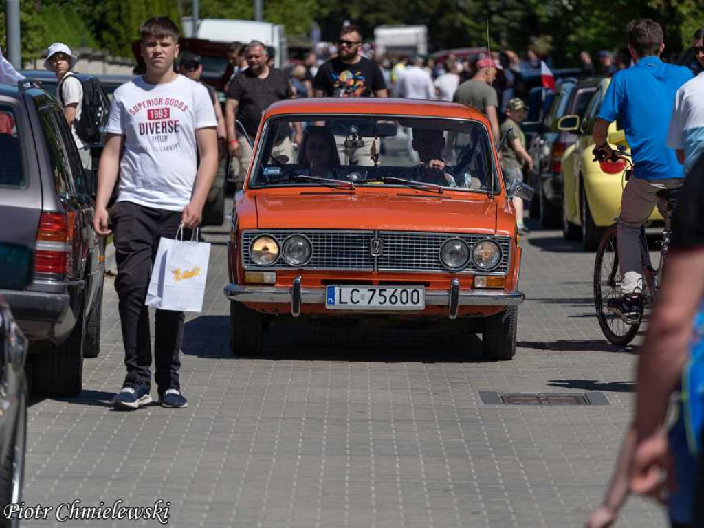 1-Majowa Motoparada Klasyków w Zamościu. Najładniejszym samochodem uznano Syrenę 105 Bosto Krzysztofa Leśniaka z Wiszniowa [ZDJĘCIA]