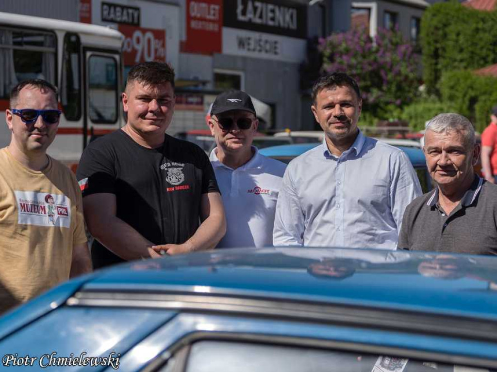 1-Majowa Motoparada Klasyków w Zamościu. Najładniejszym samochodem uznano Syrenę 105 Bosto Krzysztofa Leśniaka z Wiszniowa [ZDJĘCIA]