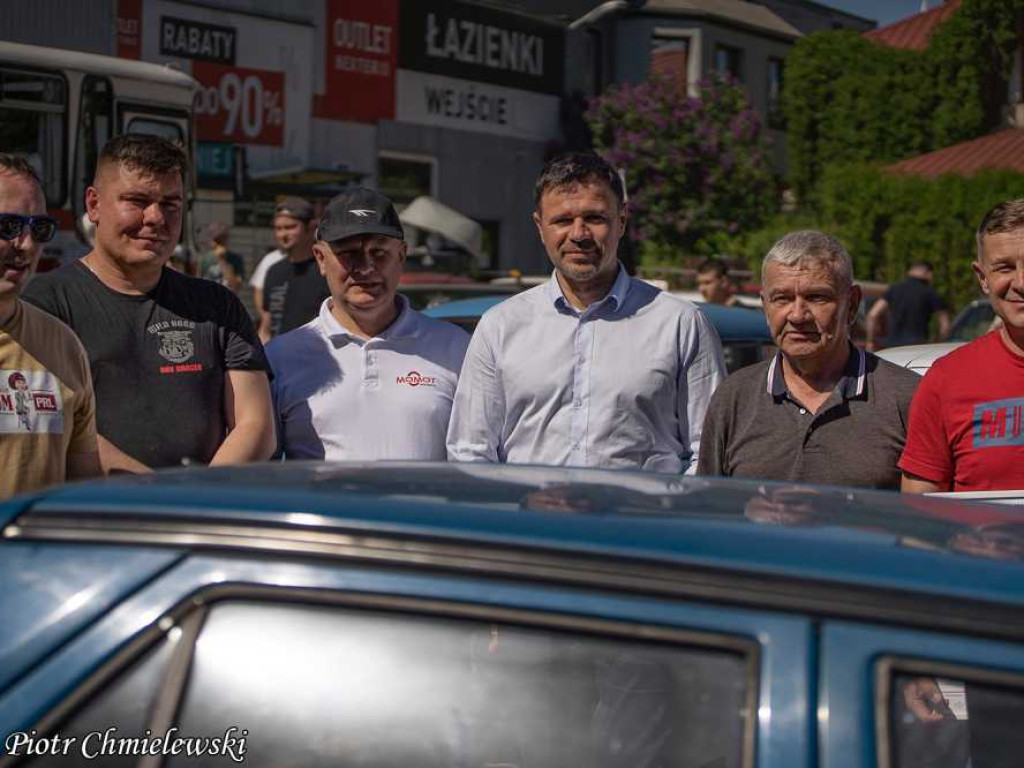 1-Majowa Motoparada Klasyków w Zamościu. Najładniejszym samochodem uznano Syrenę 105 Bosto Krzysztofa Leśniaka z Wiszniowa [ZDJĘCIA]
