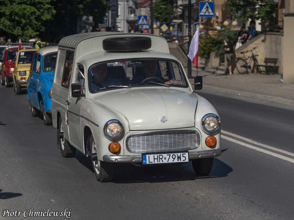 1-Majowa Motoparada Klasyków w Zamościu. Najładniejszym samochodem uznano Syrenę 105 Bosto Krzysztofa Leśniaka z Wiszniowa [ZDJĘCIA]
