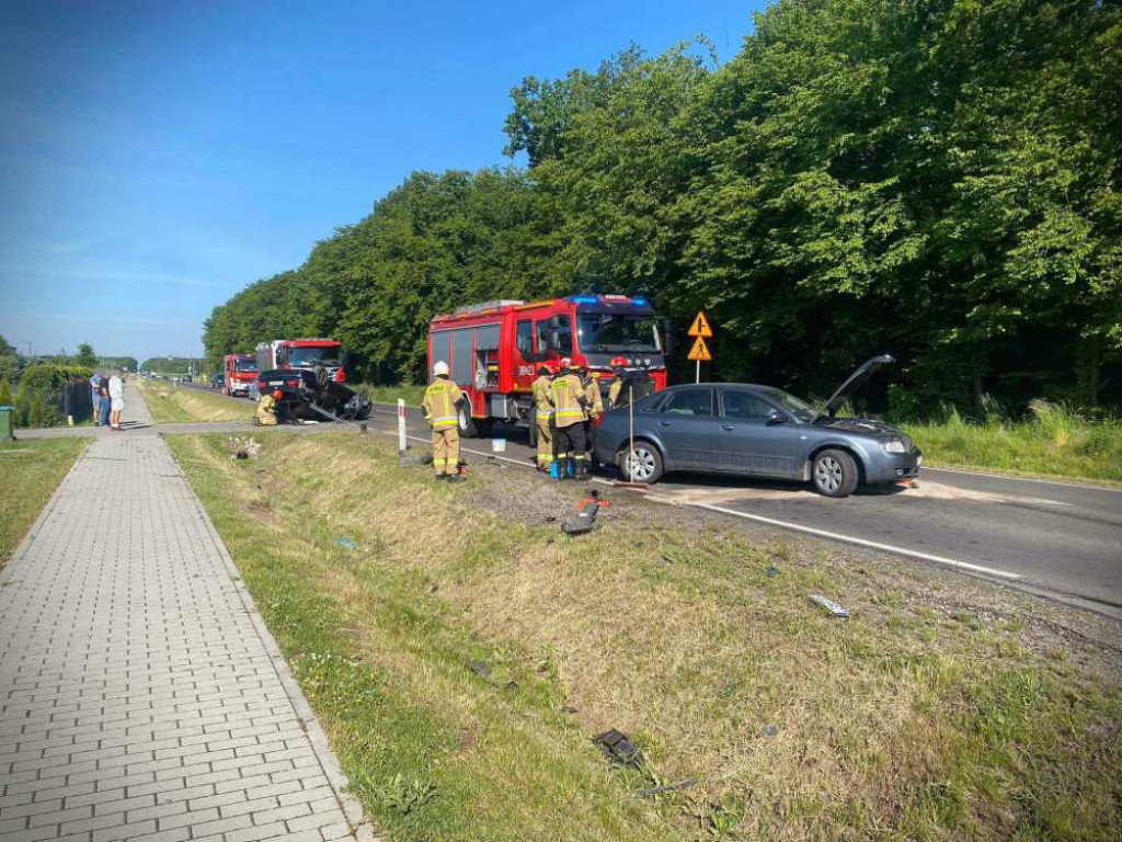 Wypadek i dachowanie na DK-74 w Karpiu [ZDJĘCIA]