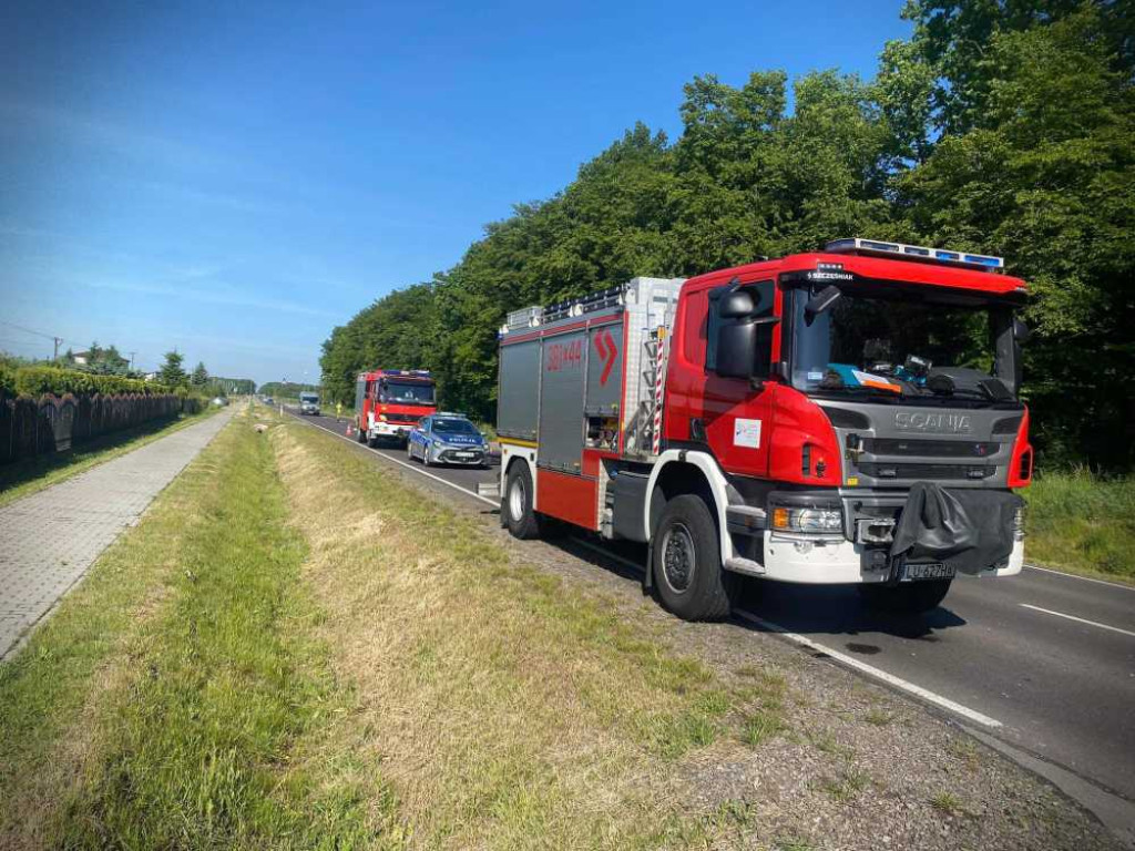 Wypadek i dachowanie na DK-74 w Karpiu [ZDJĘCIA]