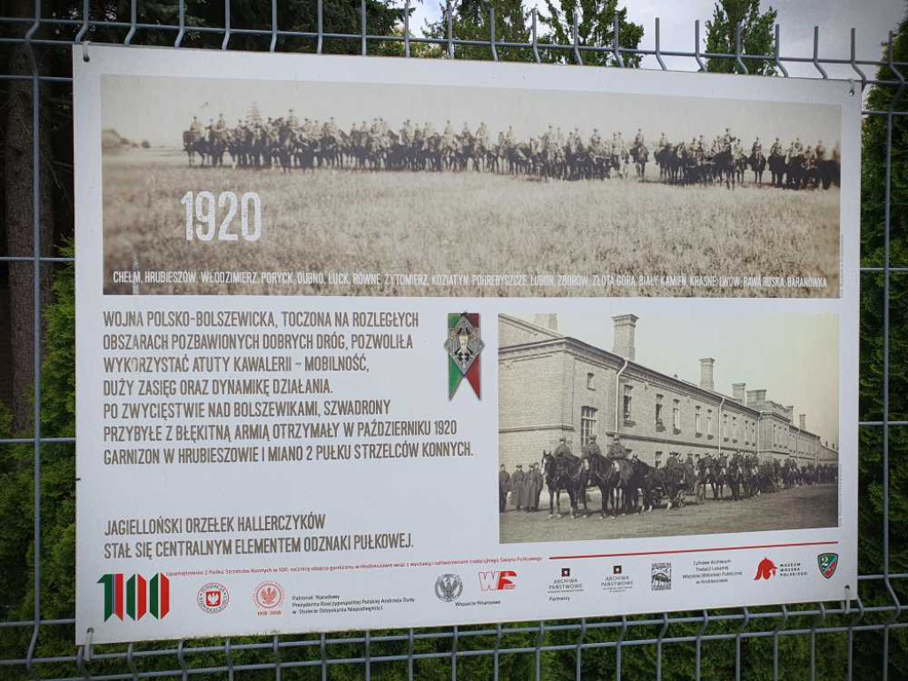 Gdzieś w Hrubieszowie... Wystawa na ogrodzeniu 2PR [ZDJĘCIA]