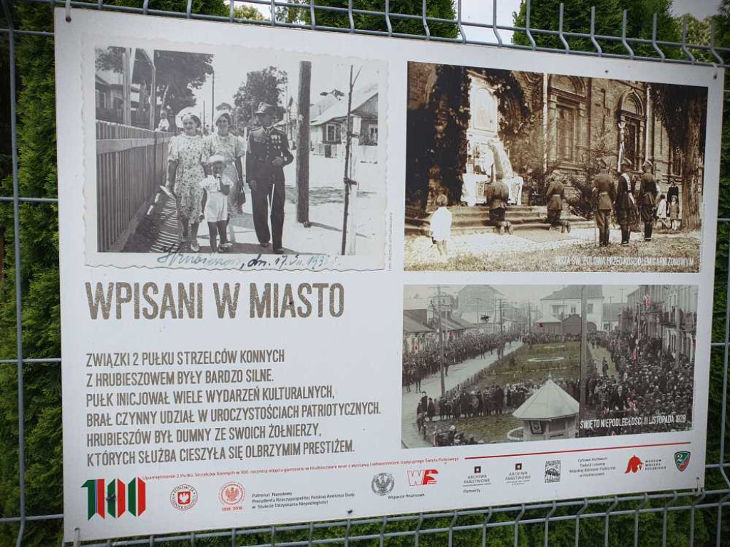Gdzieś w Hrubieszowie... Wystawa na ogrodzeniu 2PR [ZDJĘCIA]