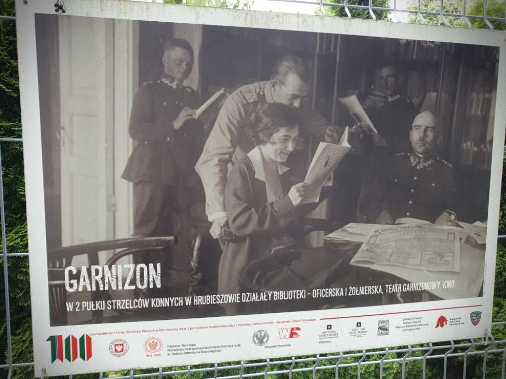 Gdzieś w Hrubieszowie... Wystawa na ogrodzeniu 2PR [ZDJĘCIA]