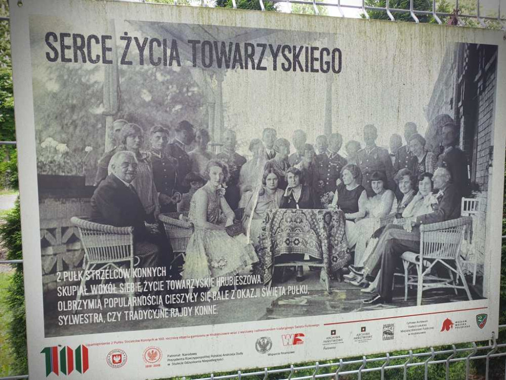 Gdzieś w Hrubieszowie... Wystawa na ogrodzeniu 2PR [ZDJĘCIA]