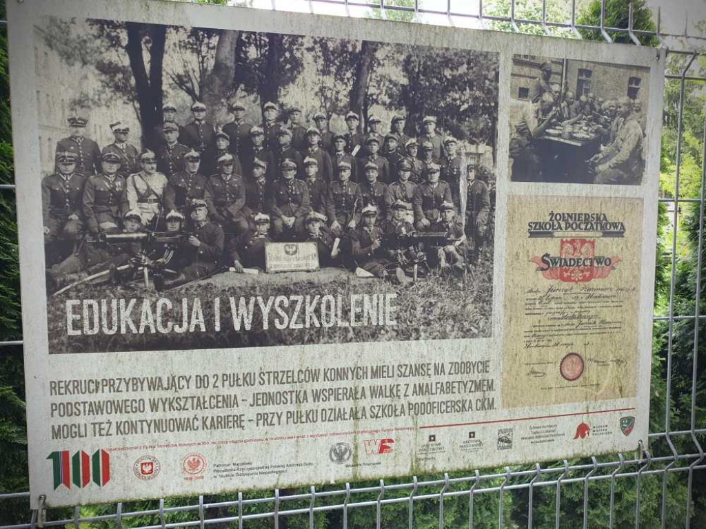 Gdzieś w Hrubieszowie... Wystawa na ogrodzeniu 2PR [ZDJĘCIA]