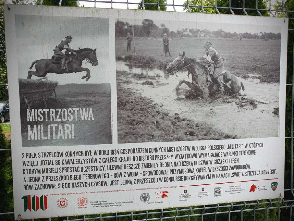 Gdzieś w Hrubieszowie... Wystawa na ogrodzeniu 2PR [ZDJĘCIA]